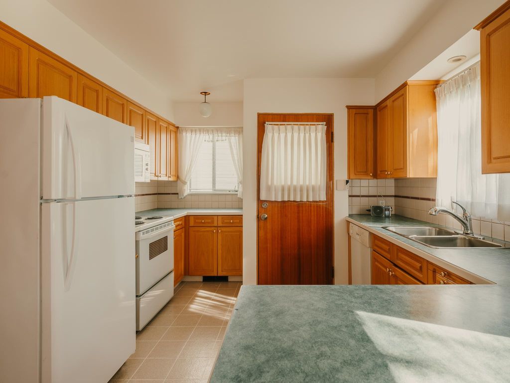listing image 1102356552883855361