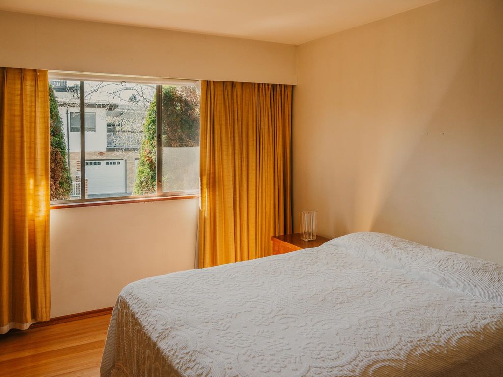 listing image 1106699658378843559