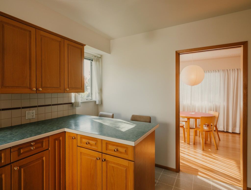 listing image 1100153885620861616