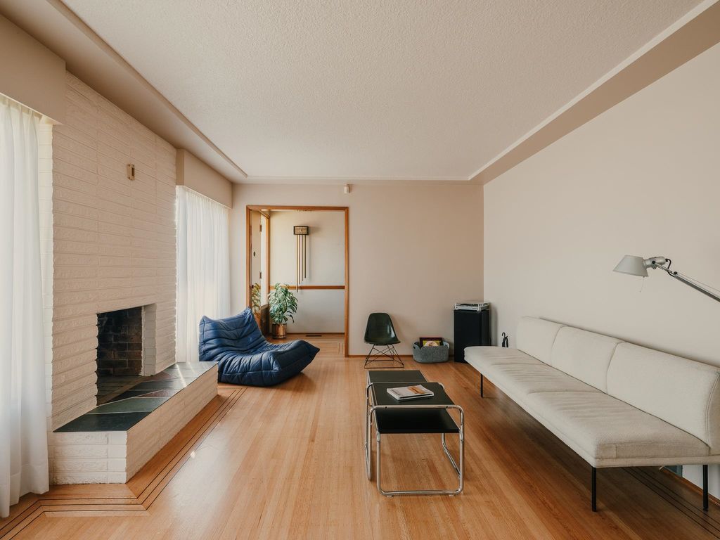 listing image 1102626874092606606