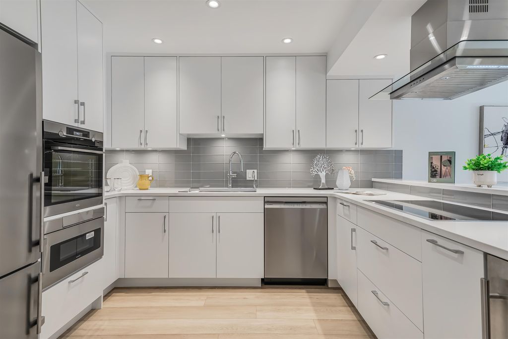 listing image 1102401056768622052