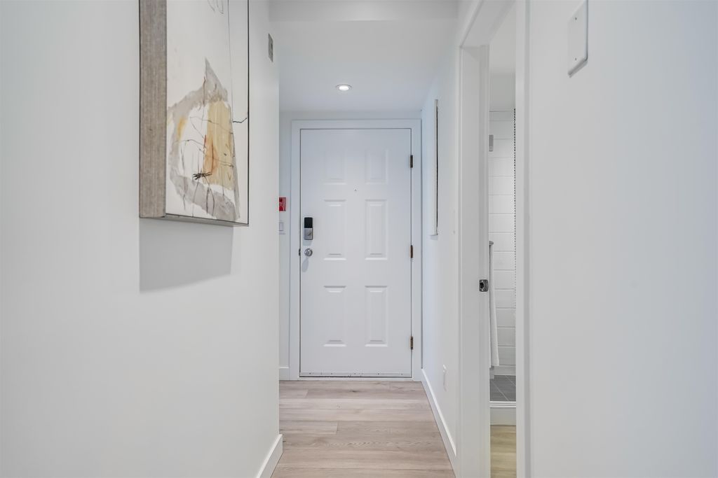 listing image 1109716037205528480