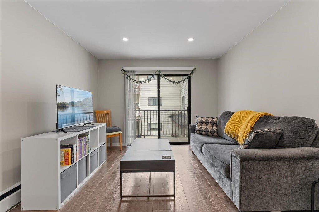 Photo of 45749 Spadina Avenue #211, Chilliwack, BC V2P 1T5 (MLS # R3135106)