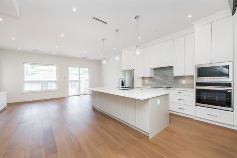 3380 Edinburgh Street Port Coquitlam BC V3B 4K1