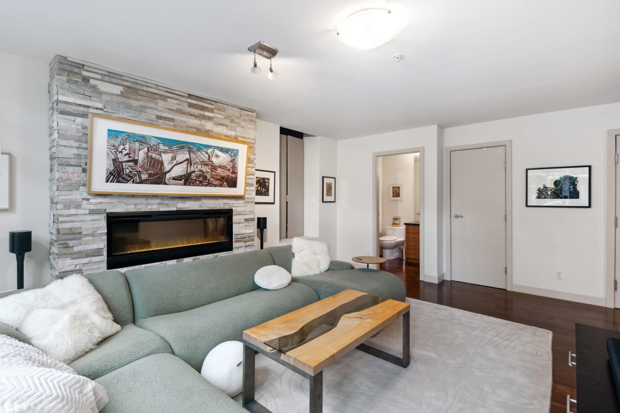 1233 W Cordova Street TH12