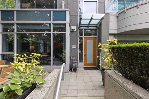 1233 W Cordova Street TH12 Vancouver BC V6C 3R1