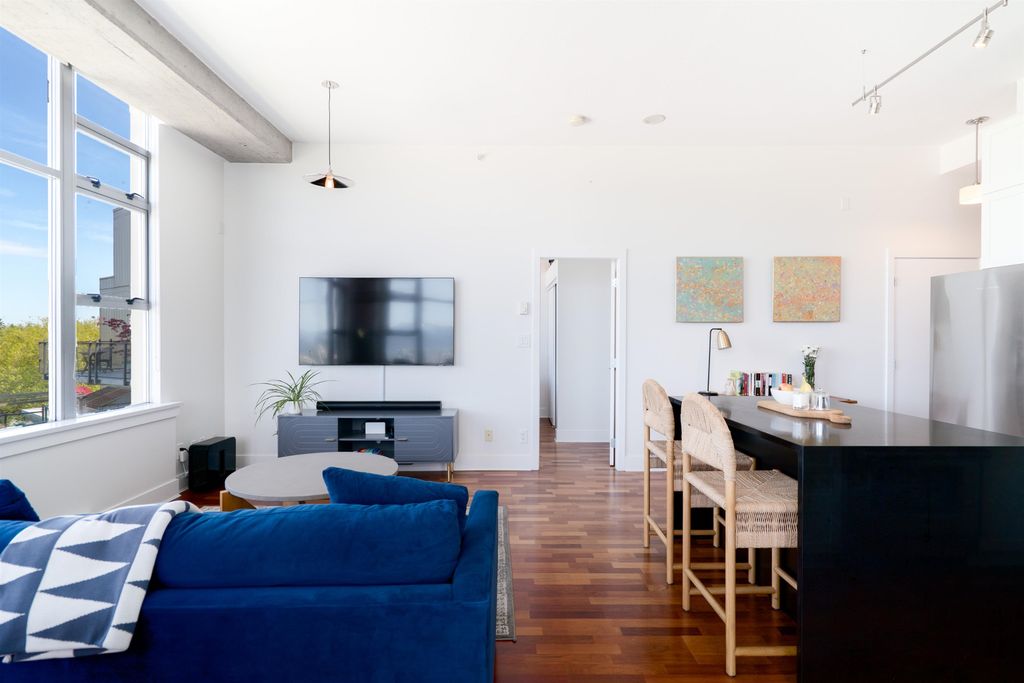 listing image 1106997093870846840