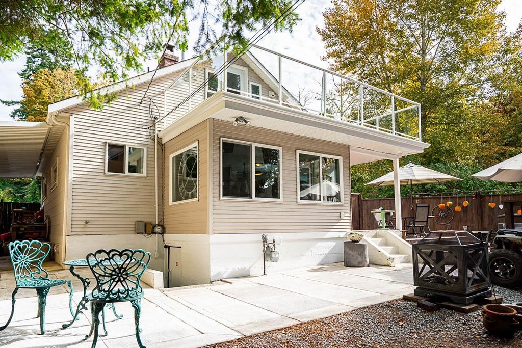 Photo of 2725 Gordon Avenue, Surrey, BC V4A 3J2 (MLS # R3097074)