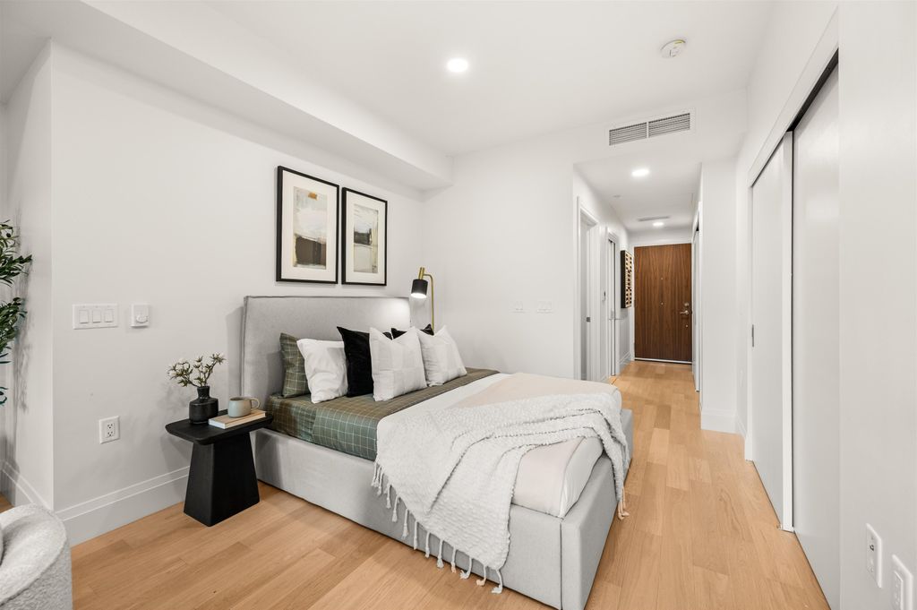 listing image 1105493565933092548