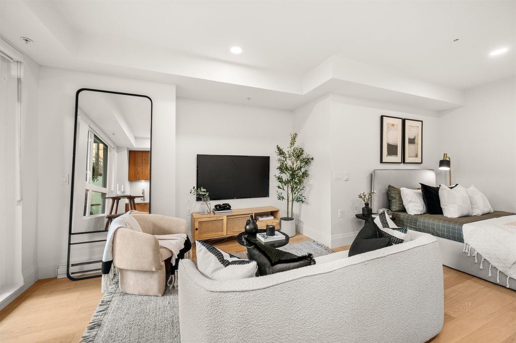 listing image 1102552098365660789