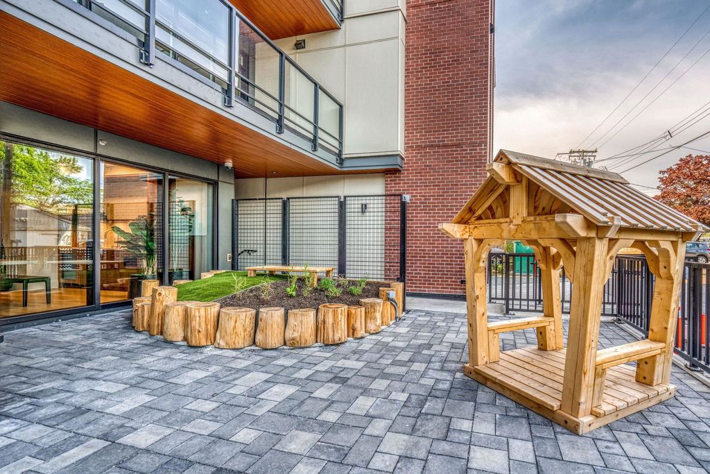 listing image 1102422768374130525