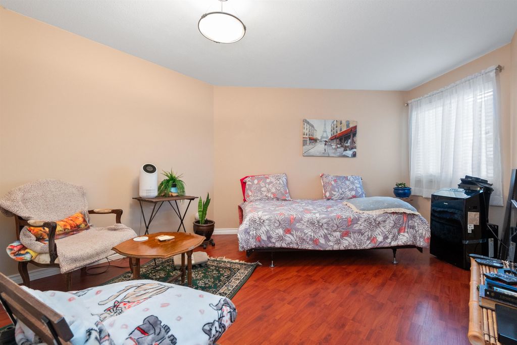 listing image 1102948352216607787