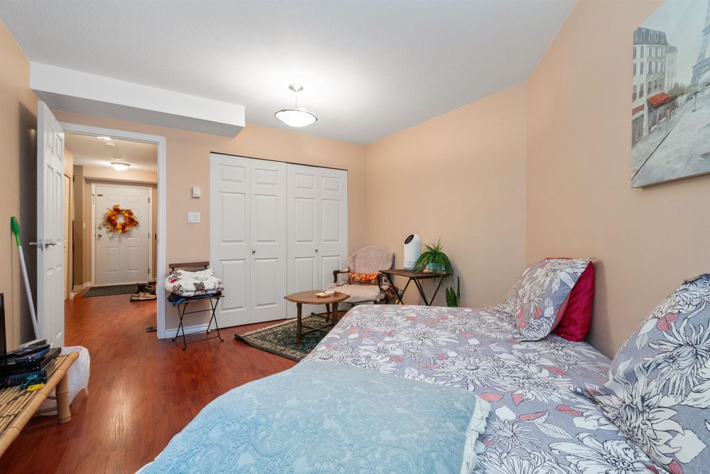 listing image 1100572606732582917