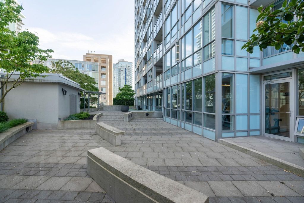 listing image 1104183115291249568