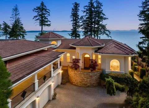 13464 13a Avenue Surrey BC V4A 1C4