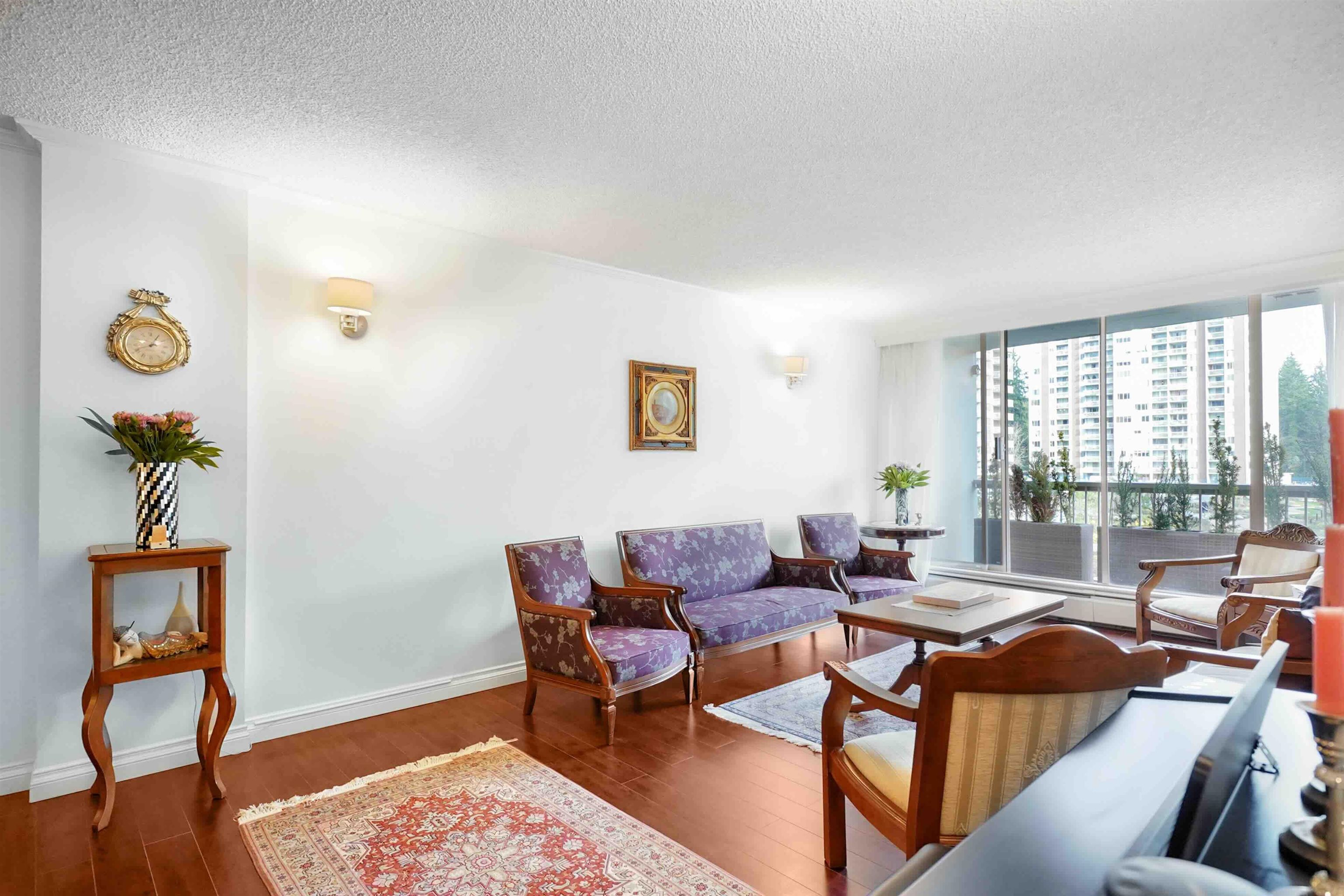 2020 Fullerton Avenue 306