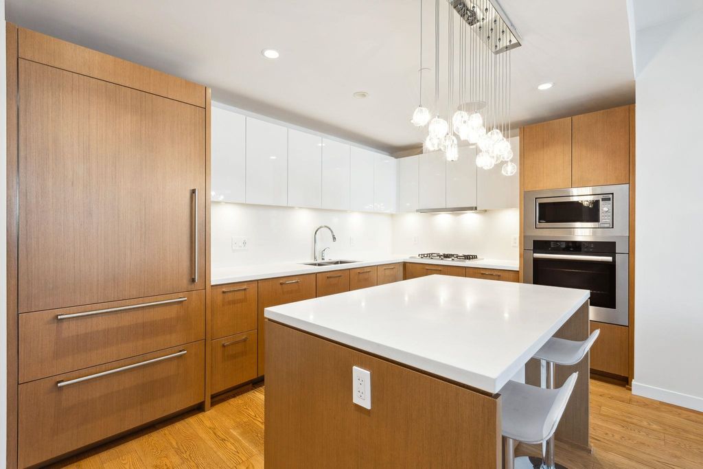listing image 1108255525083746048