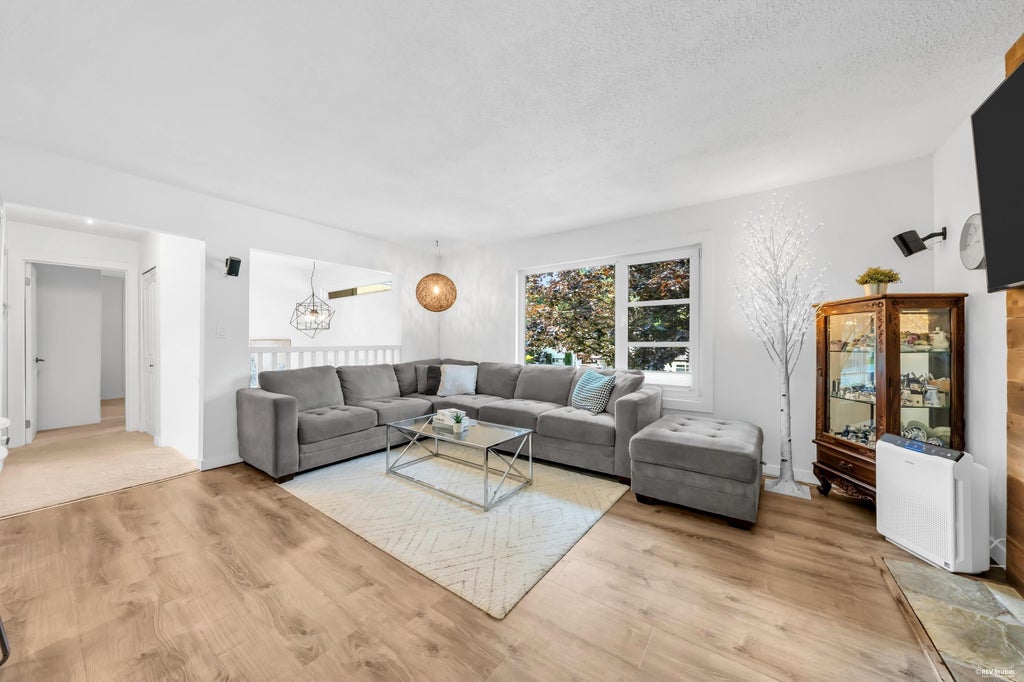 Photo of 35365 Selkirk Avenue, Abbotsford, BC V2S 8L1 (MLS # R3174864)