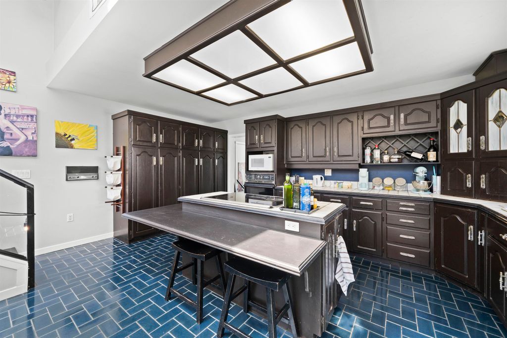 listing image 1102759239994233267