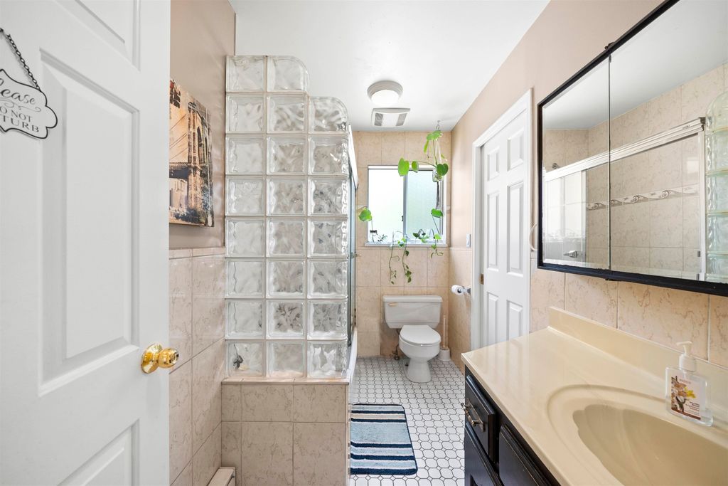 listing image 1100128701058016624