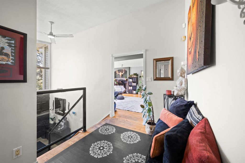 listing image 1109343937622567858