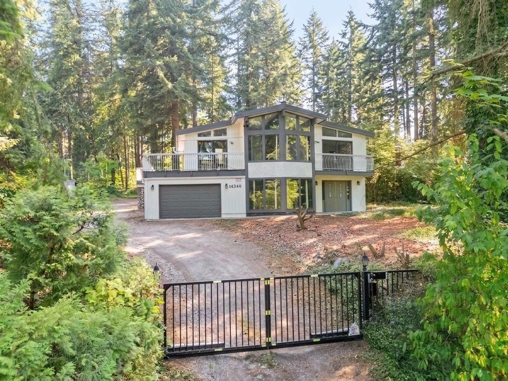 Photo of 14340 28th Avenue, Surrey, BC V4P 2H1 (MLS # R3149867)