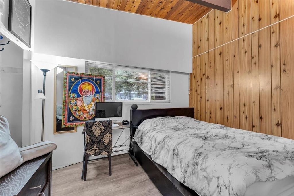 listing image 1104655703400409663