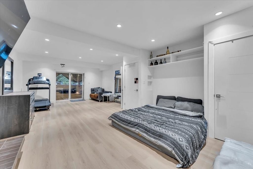 listing image 1102823947737721975
