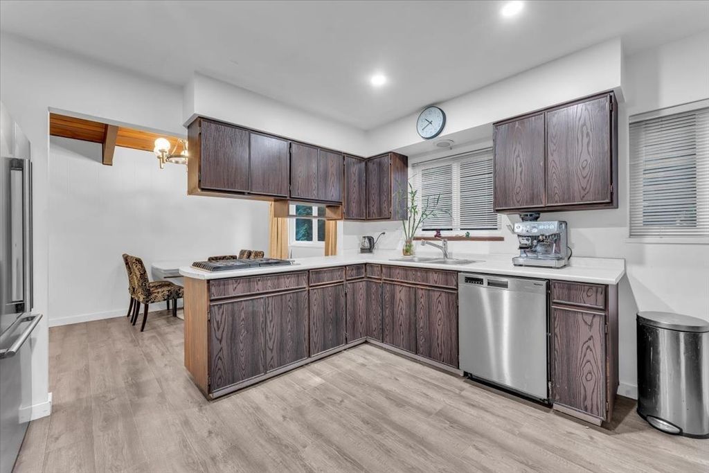 listing image 1100844854114954371