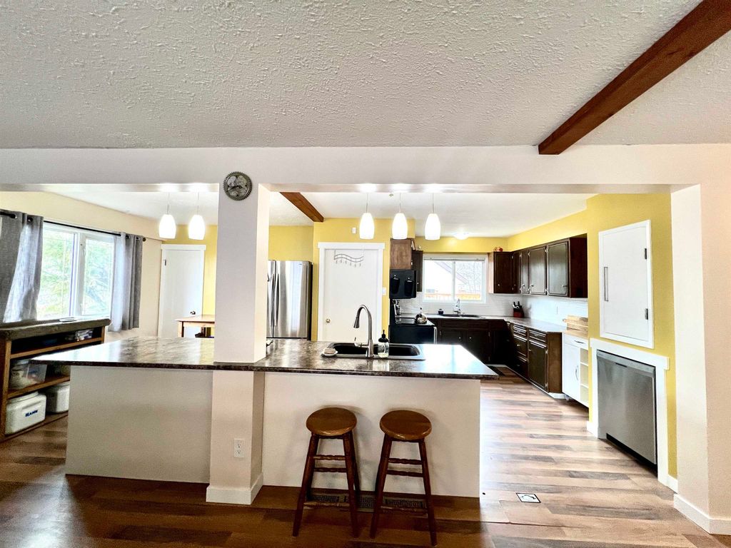 listing image 1101734161176560251