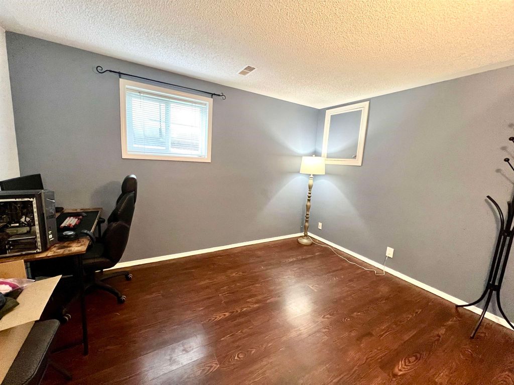 listing image 1106112336245844120