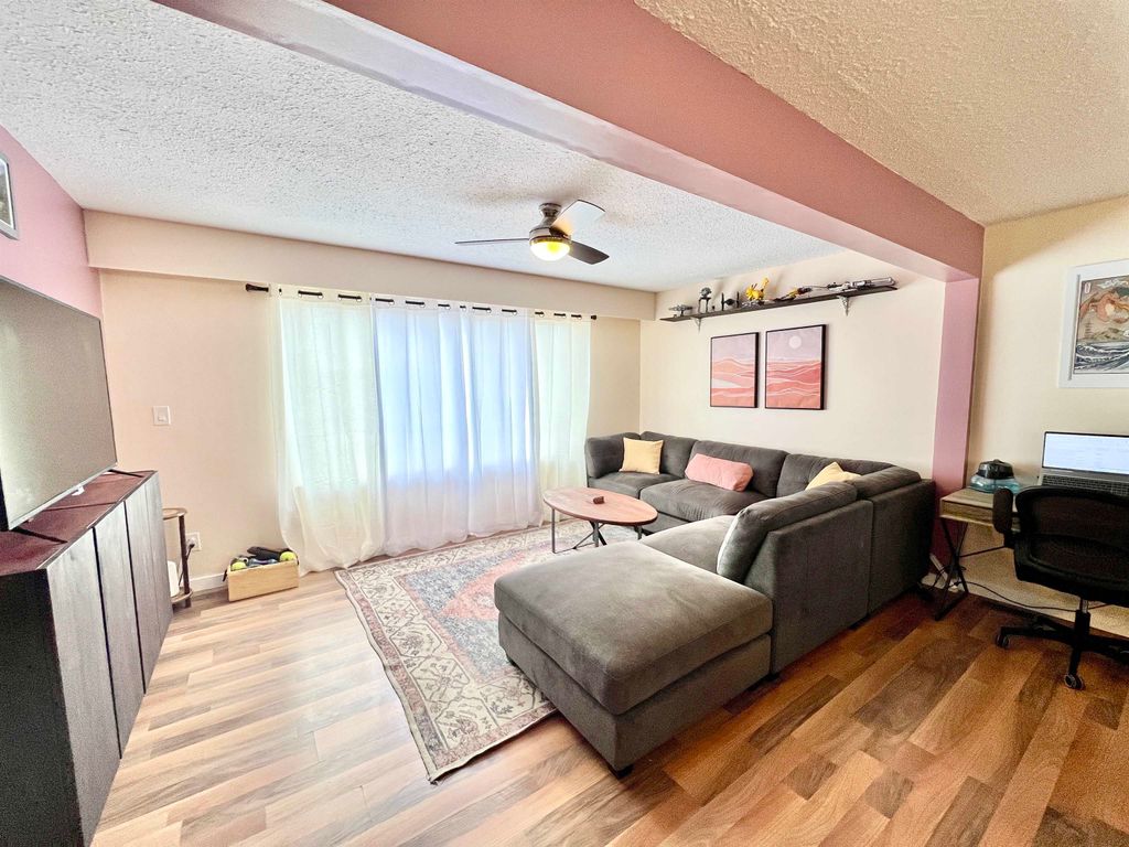listing image 1104045120383932787