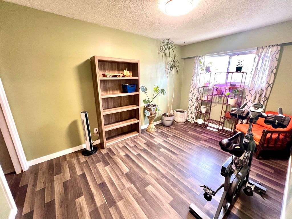 listing image 1105298399887121888