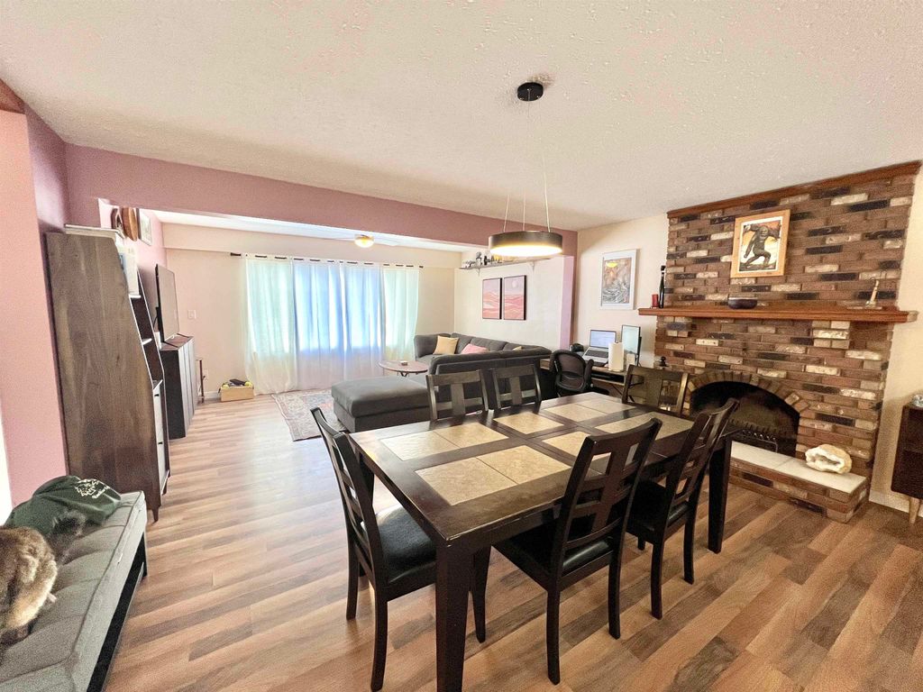 listing image 1104060289391259305