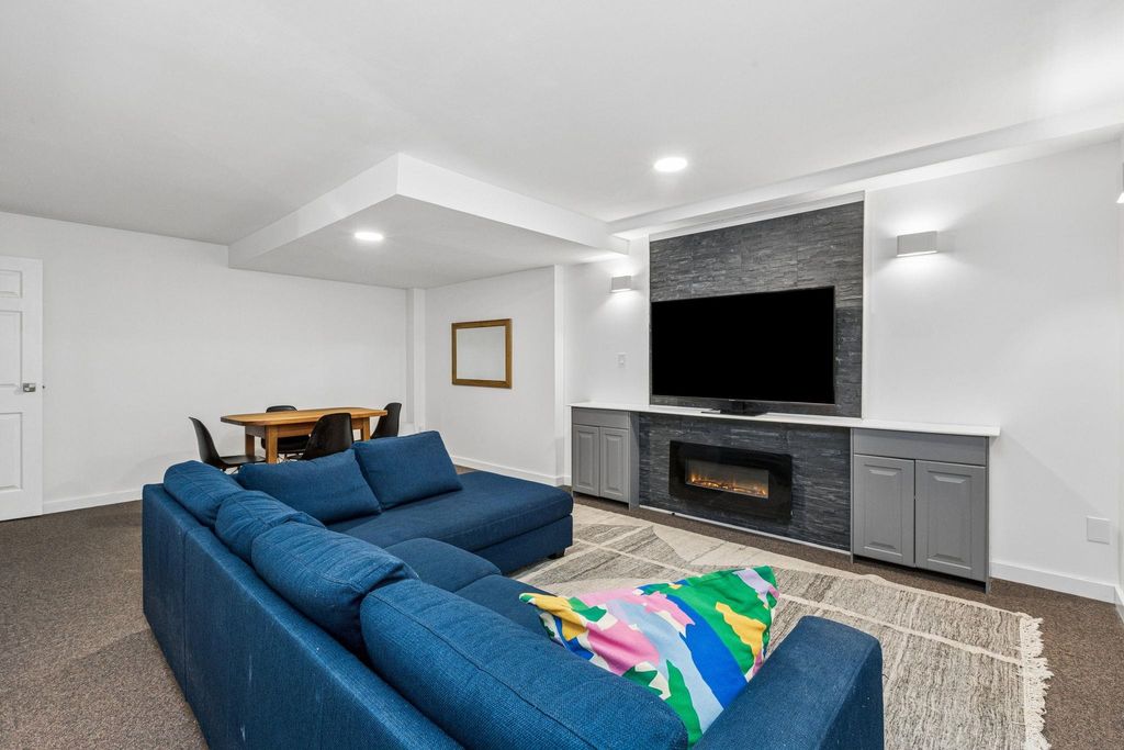 listing image 1107282508680934949