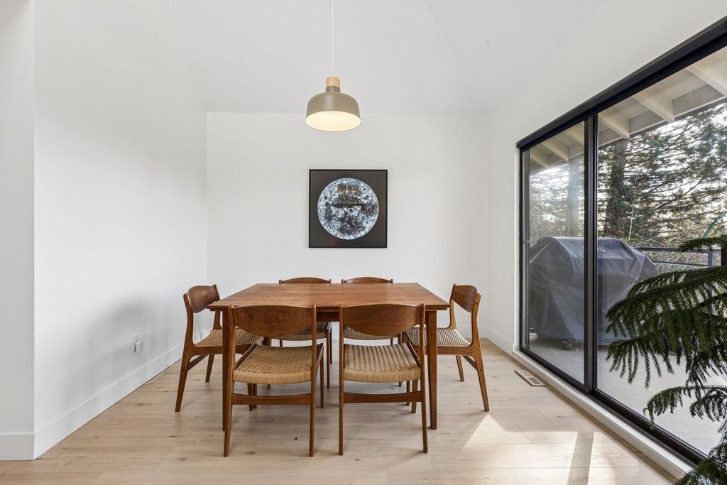listing image 1104914653115995346
