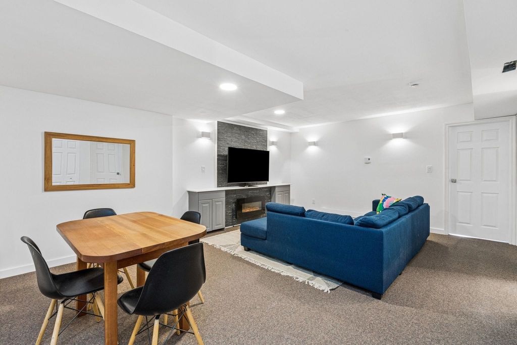 listing image 1103959580569020346