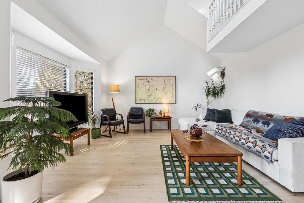 listing image 1108636703340624334