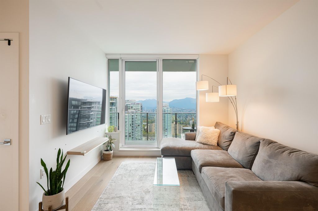 listing image 1102575309639279543