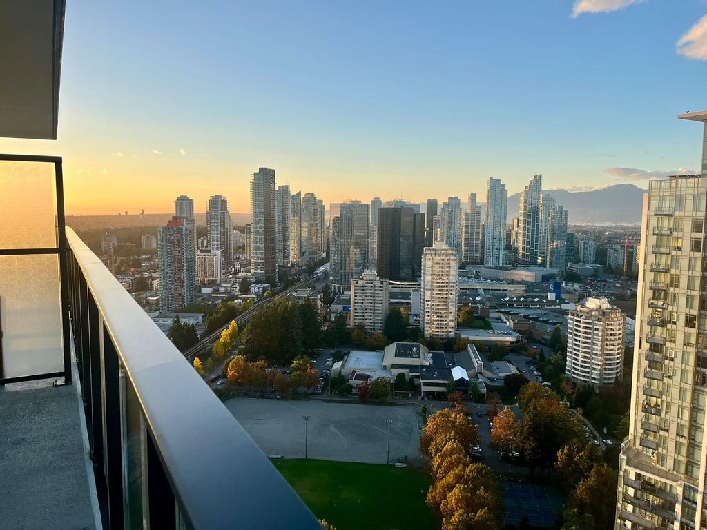 listing image 1101415183284735043