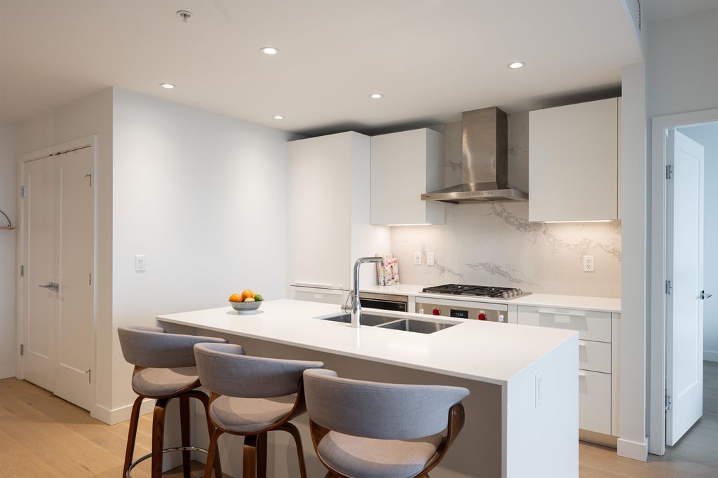 listing image 1106929287696356104