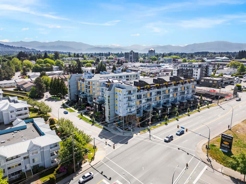 Photo of 32828 Landeau Place #610, Abbotsford, BC V2S 6S6 (MLS # R3123902)