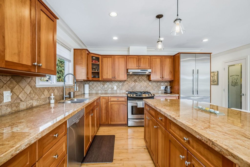 listing image 1100471330123056131