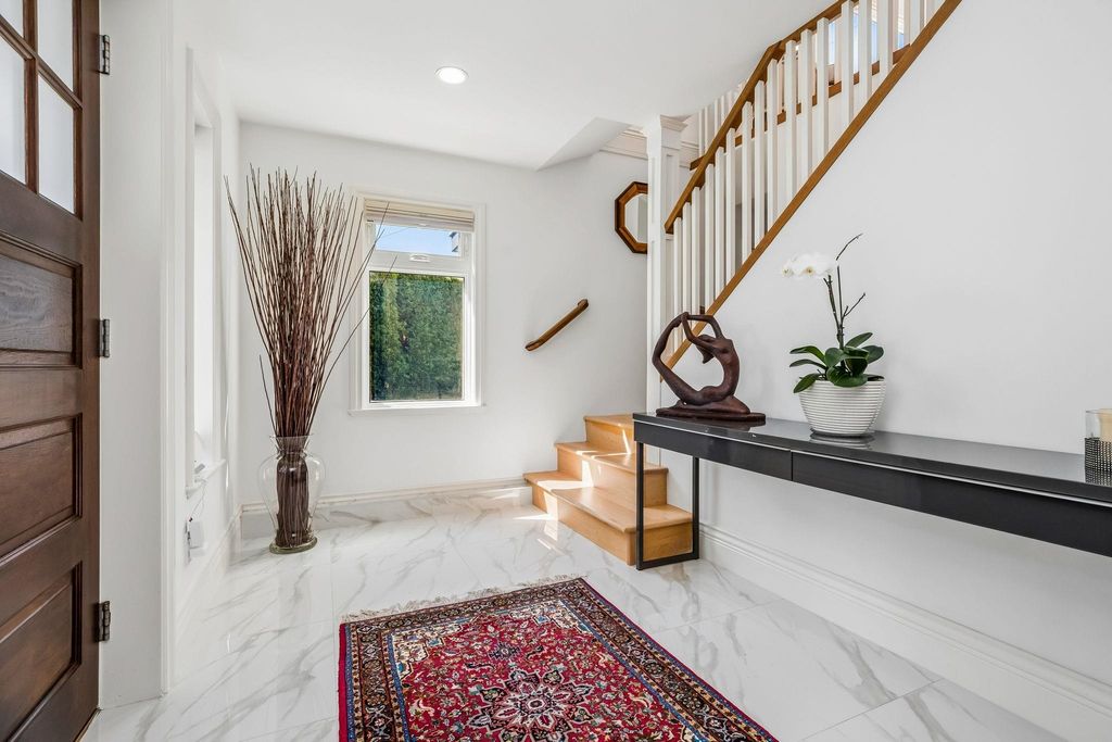 listing image 1100899009813261504