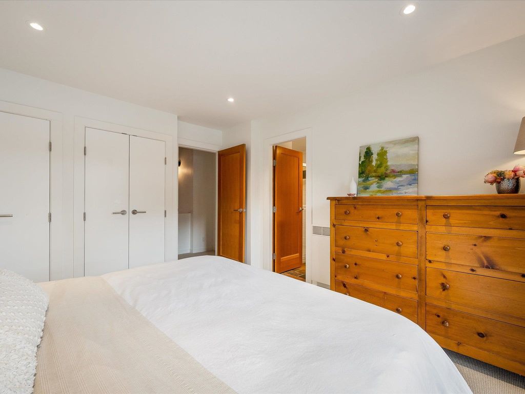 listing image 1108302805703097822