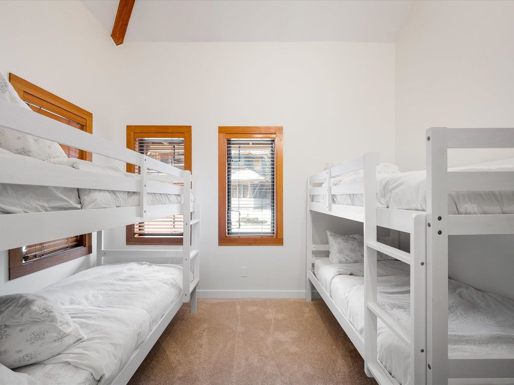 listing image 1102215032247879461