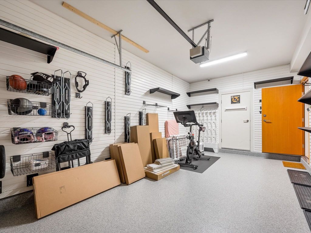 listing image 1103823136592845904