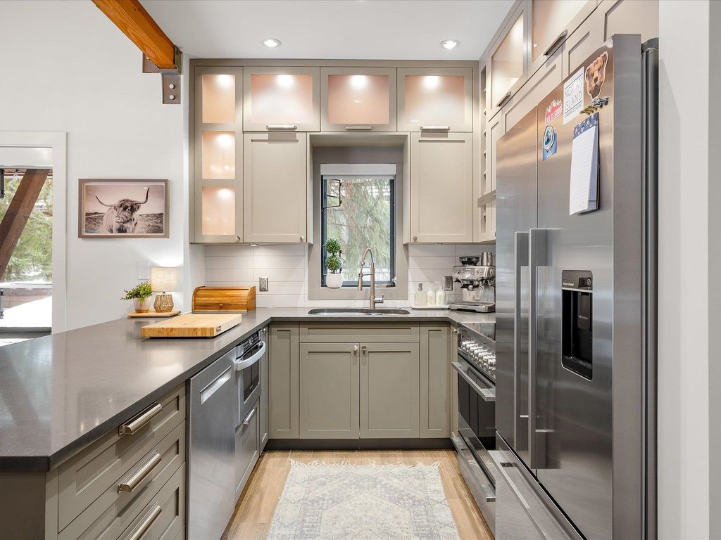 listing image 1102462053489444813