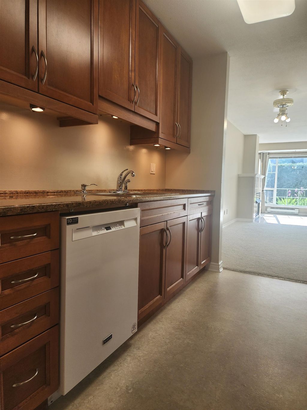 listing image 1103116841481459273
