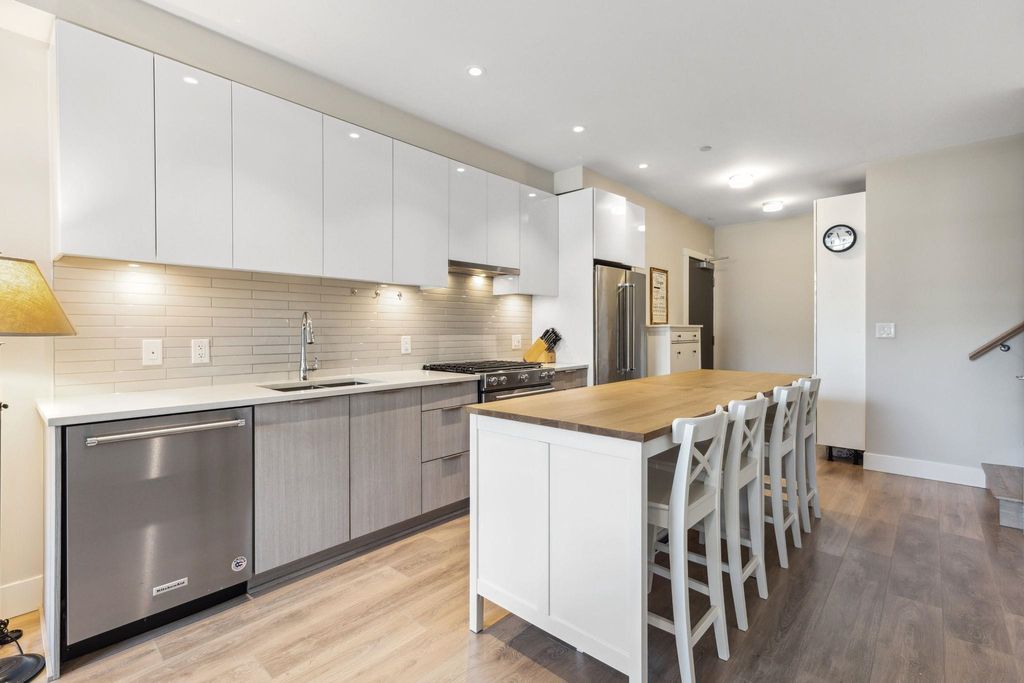 listing image 1100503934181711759